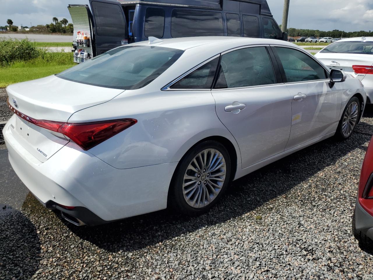 2021 Toyota Avalon - Image 3