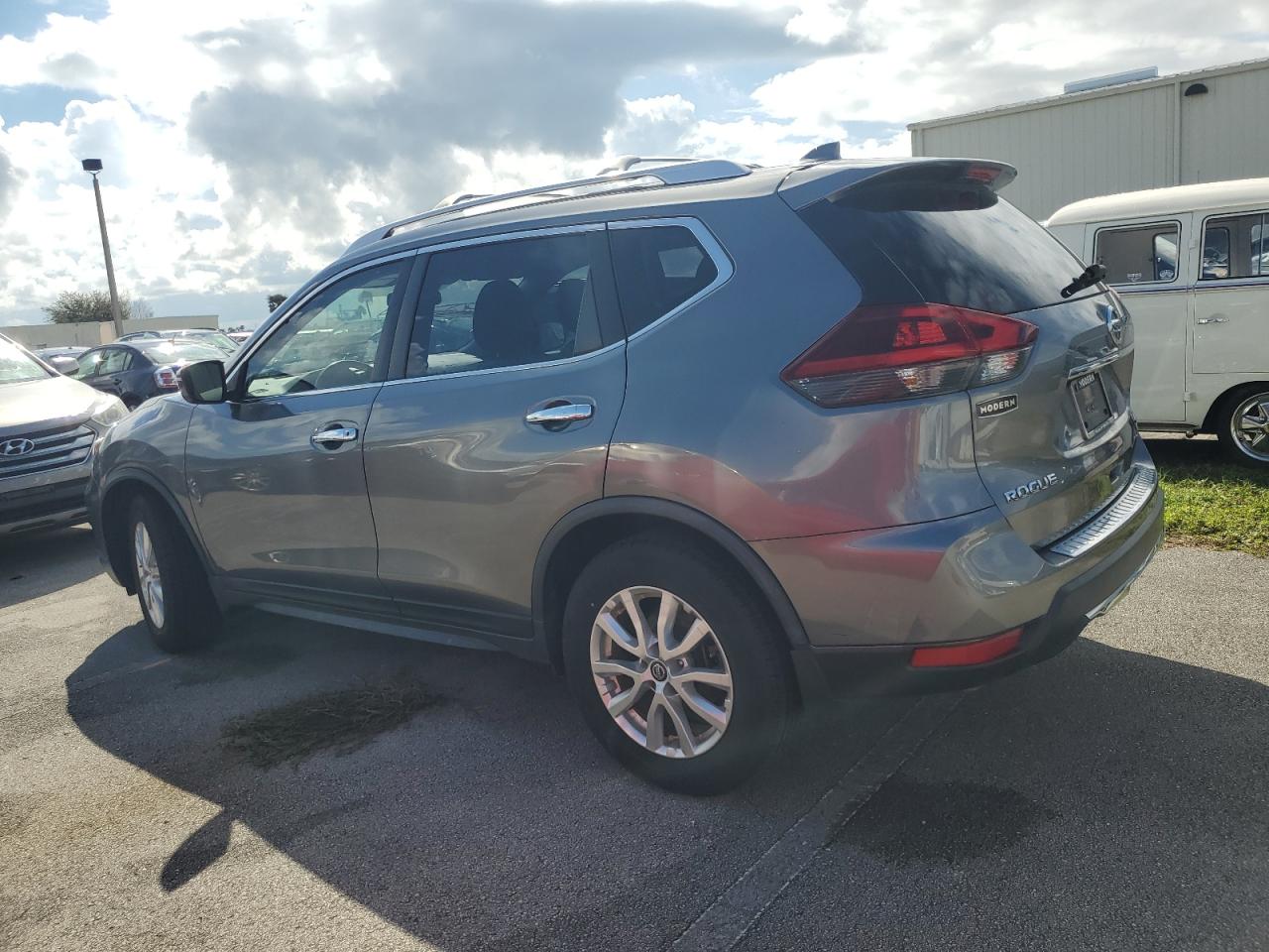 JN8AT2MT3KW266340 2019 NISSAN ROGUE - Image 2