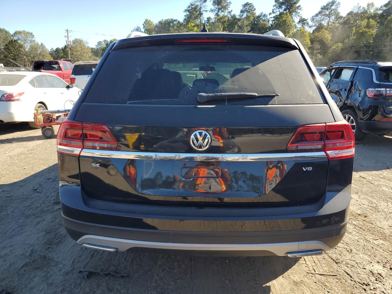 1V2CR2CA1JC560563 2018 Volkswagen Atlas Se