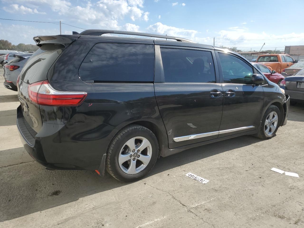 2018 Toyota Sienna - Image 3