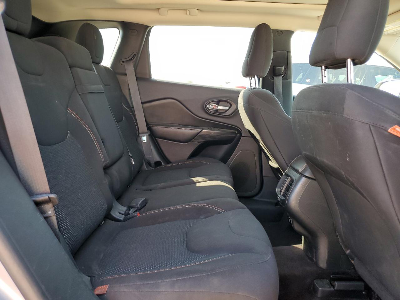 2016 Jeep Grand Cherokee - Image 11