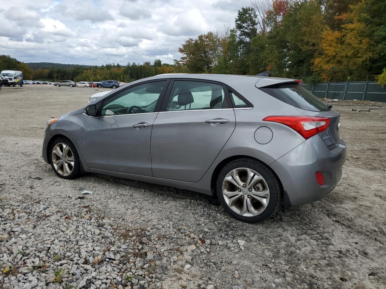 2014 Hyundai Elantra - Image 2