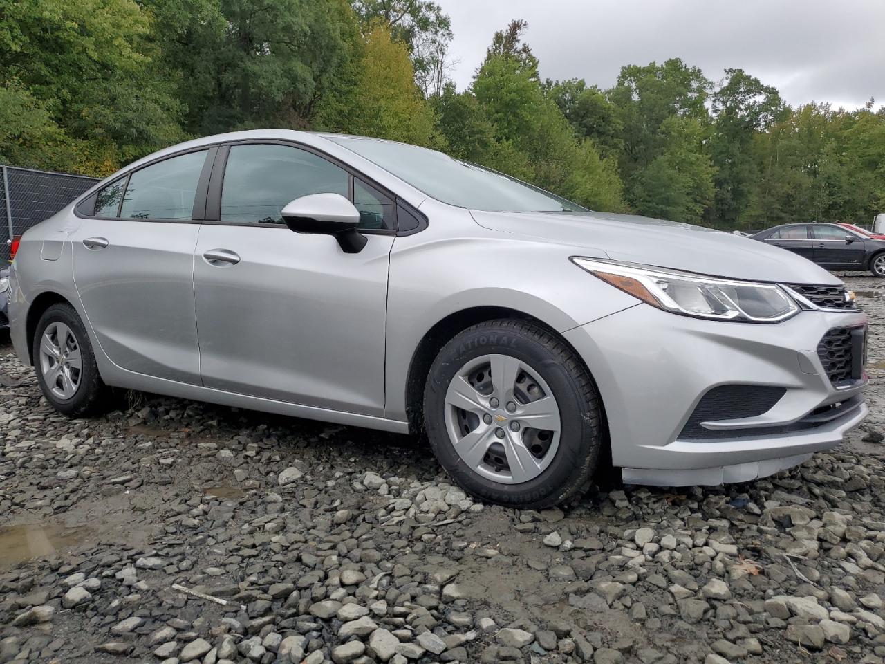 2017 Chevrolet Cruze - Image 4