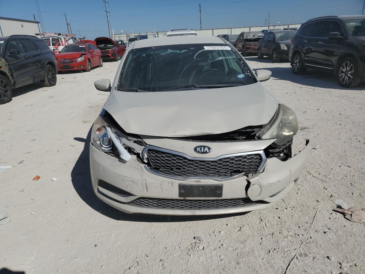 VIN KNAFK4A67F5372670 2015 KIA FORTE no.5