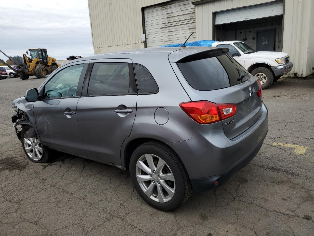 2015 Mitsubishi Outlander - Image 2