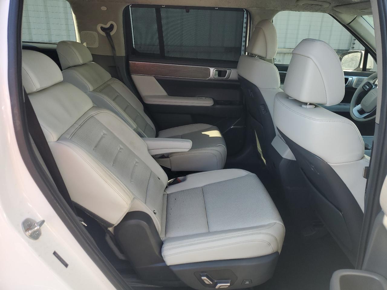 2024 Hyundai Santa Fe - Image 11