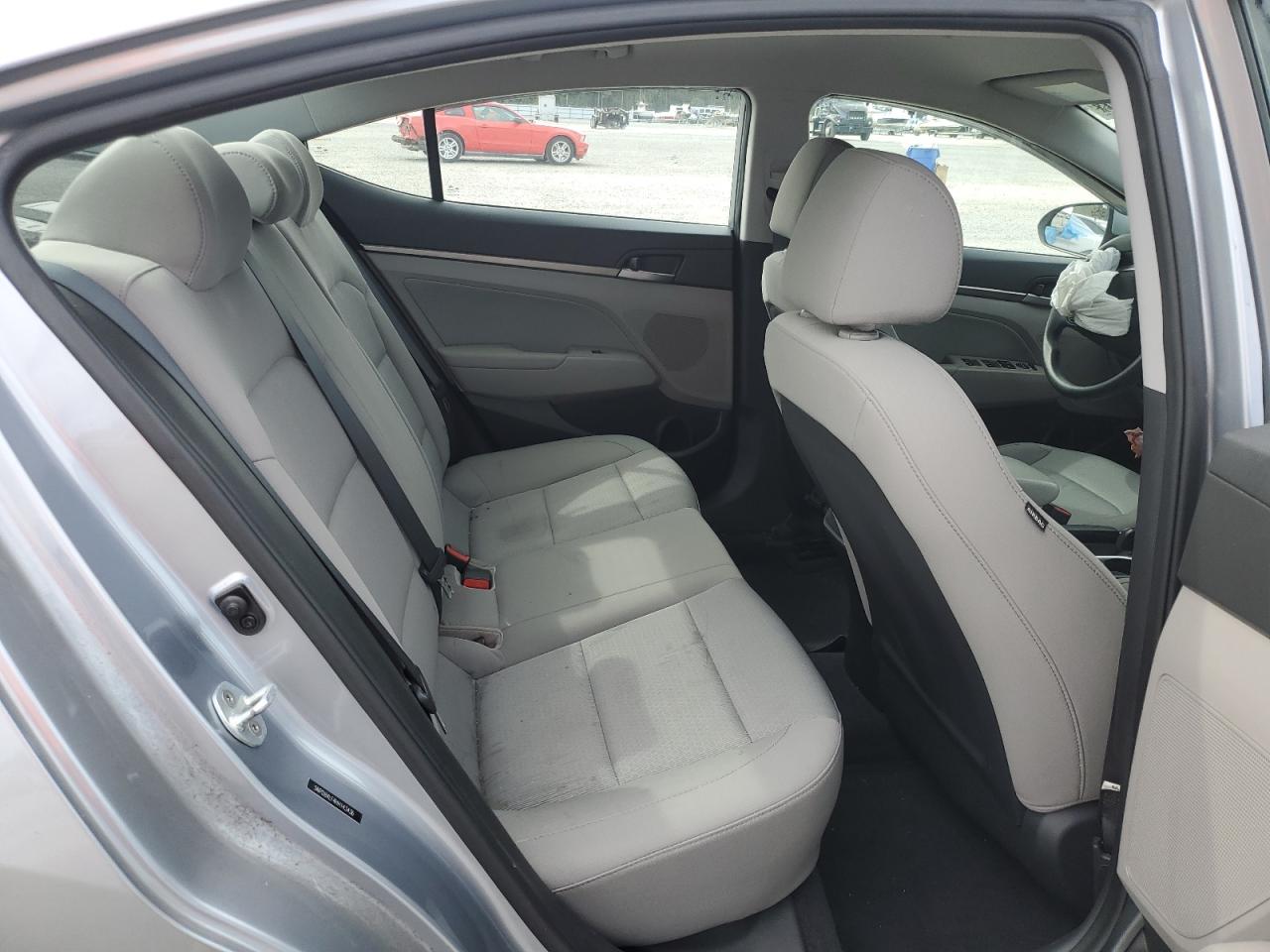 2017 Hyundai Elantra - Image 11