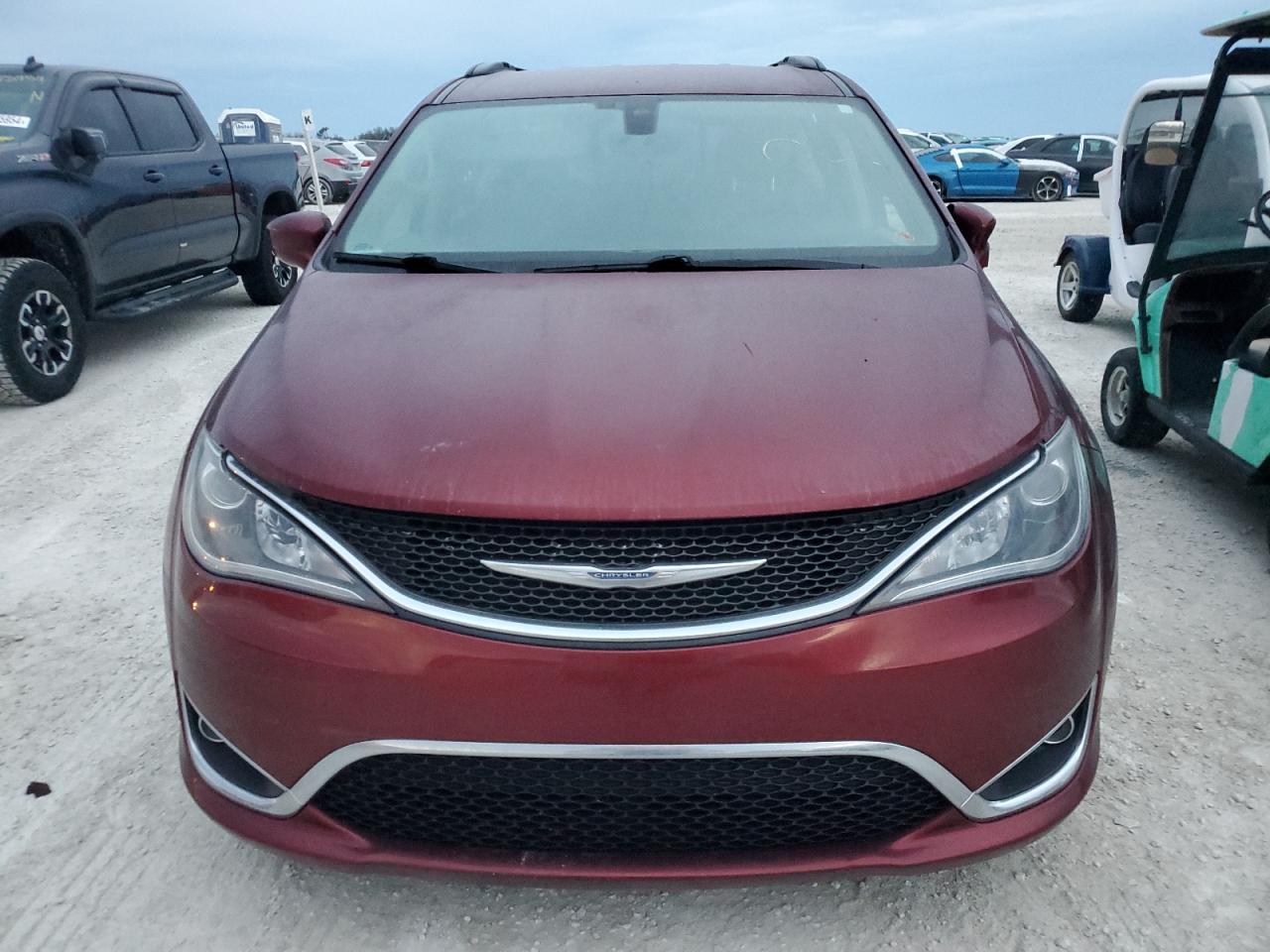2017 Chrysler Pacifica - Image 5