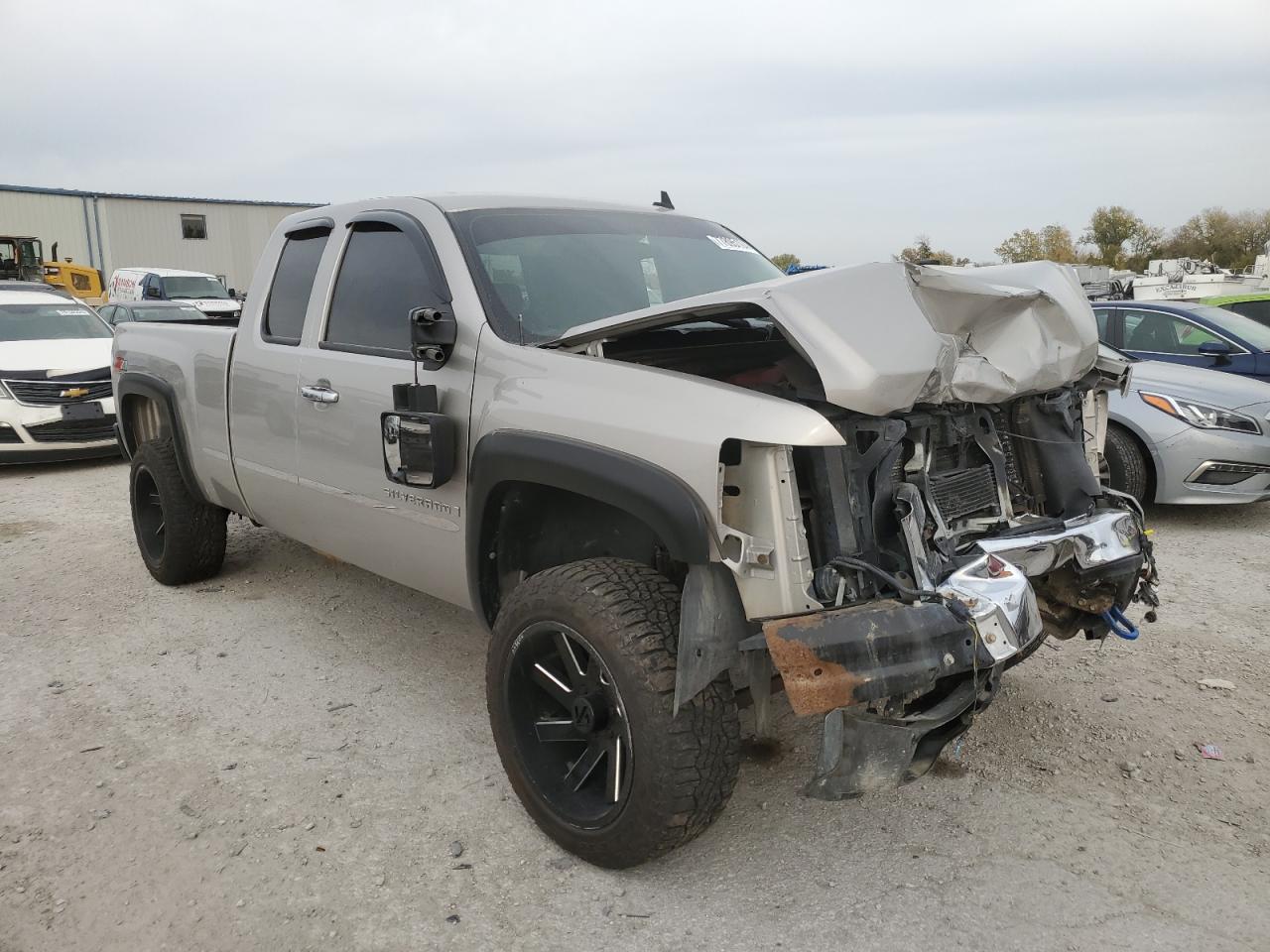 2007 Chevrolet Silverado - Image 4