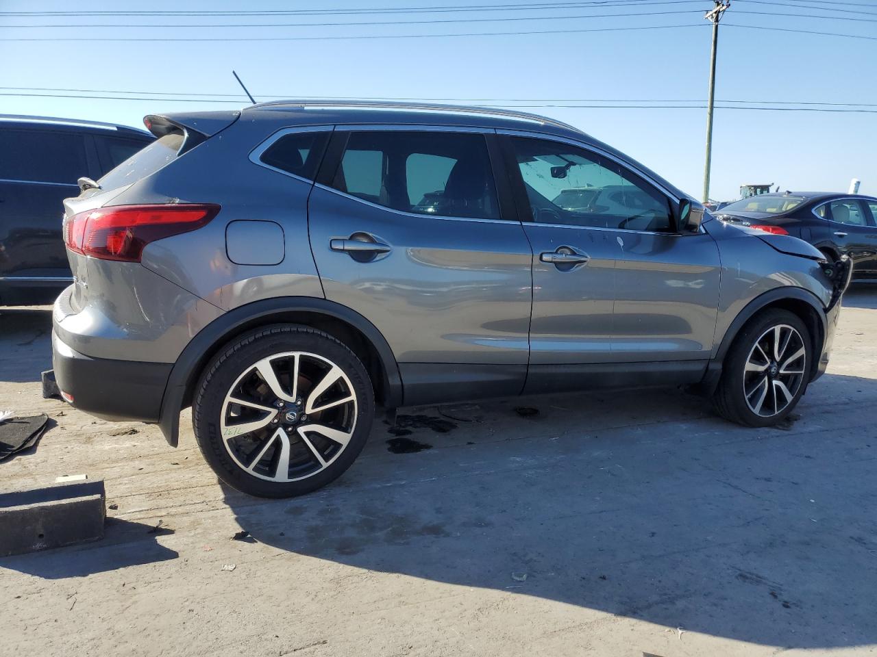 2017 Nissan Rogue - Image 3