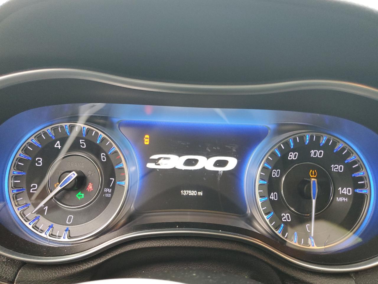 2017 Chrysler 300 - Image 9