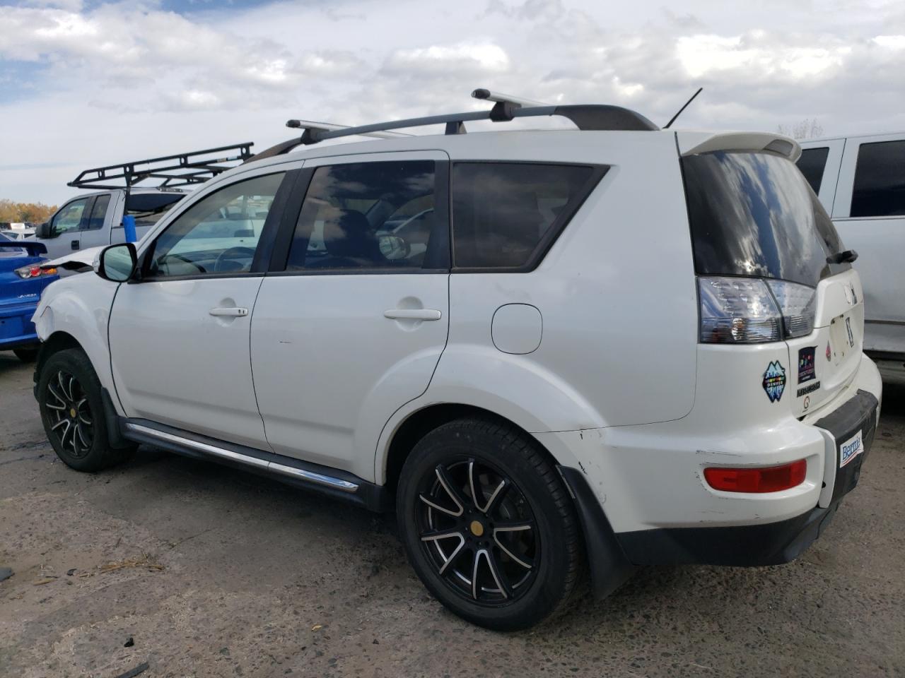 2012 Mitsubishi Outlander - Image 2