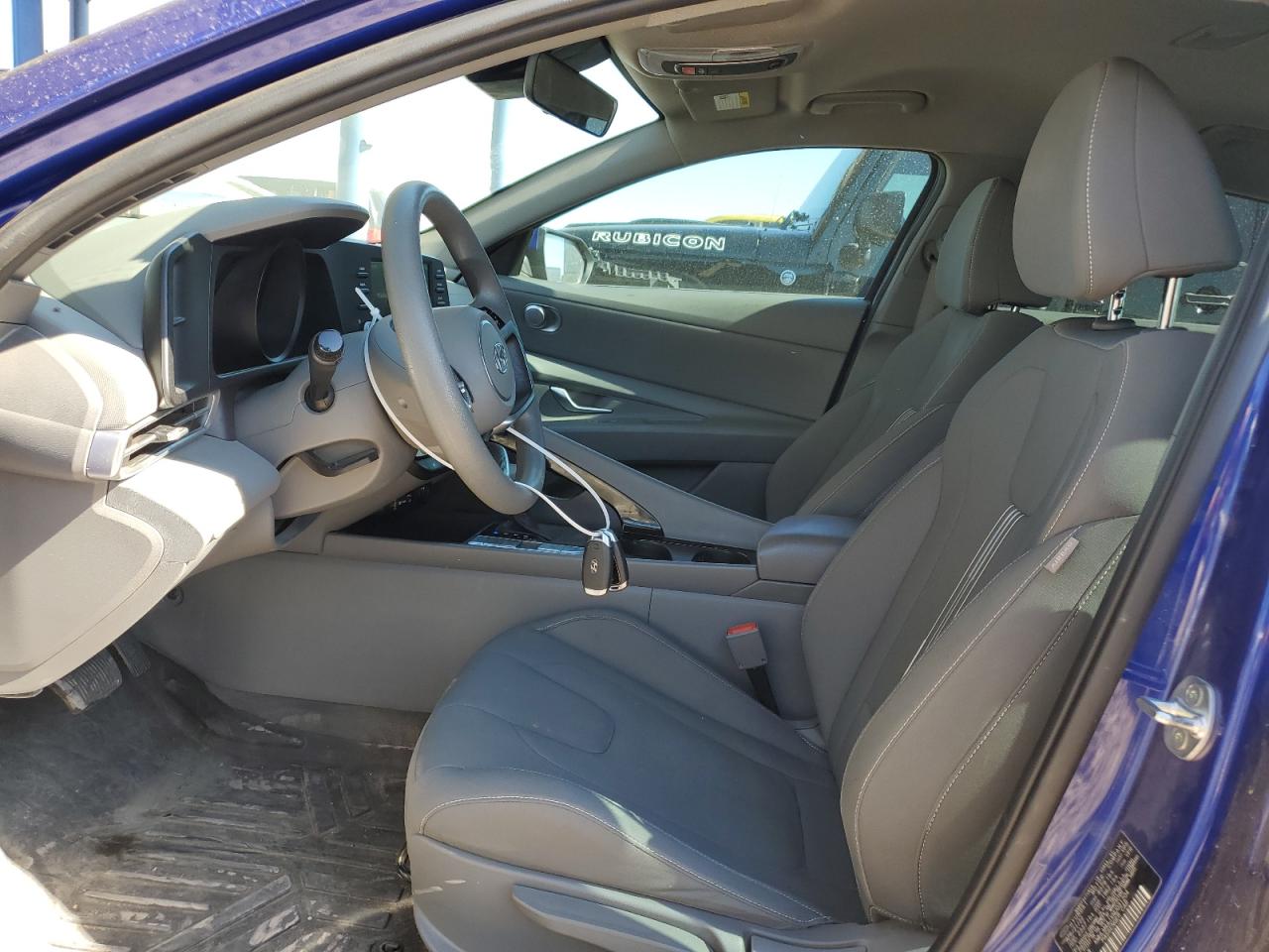 2022 Hyundai Elantra - Image 7