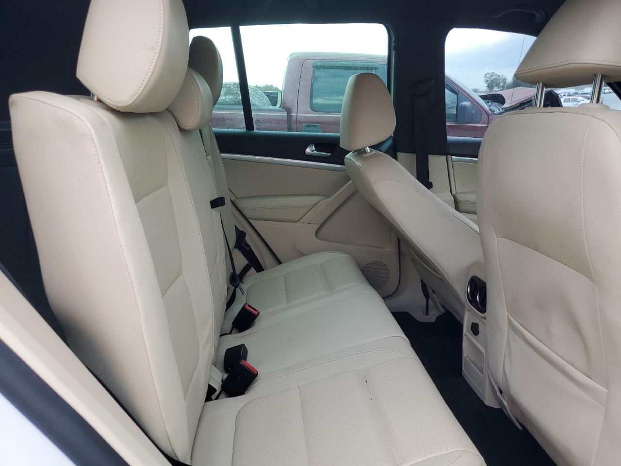 2016 Volkswagen Tiguan - Image 11