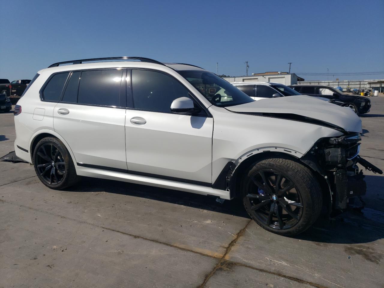 2024 BMW X7 - Image 4