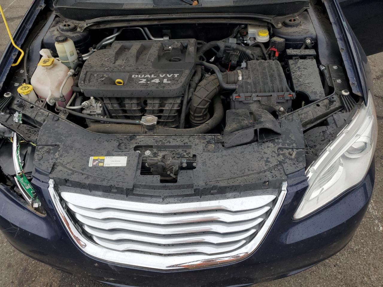 2014 Chrysler 200 - Image 13