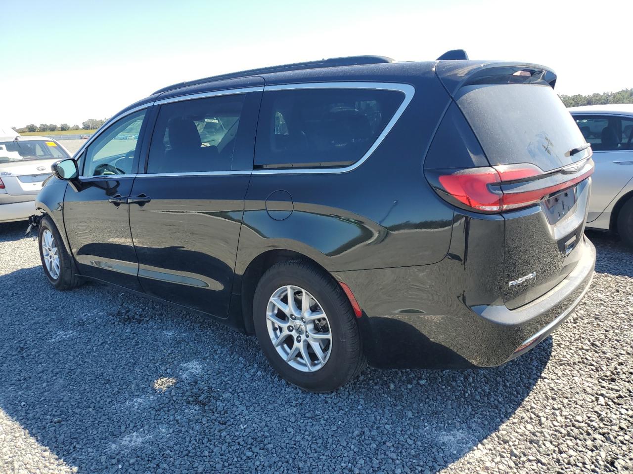 2022 Chrysler Pacifica - Image 2