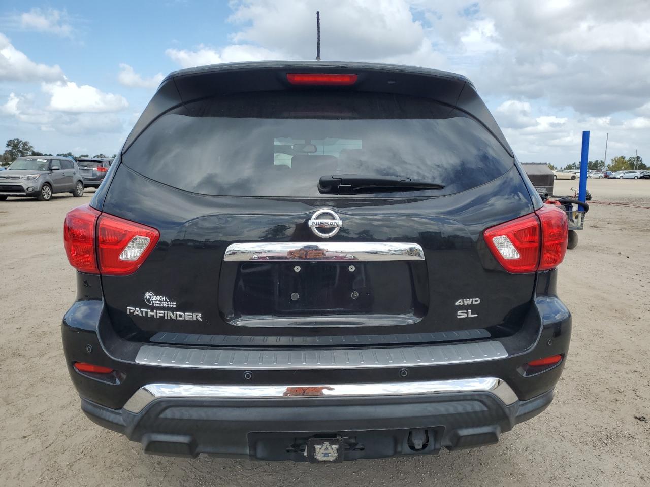 2017 Nissan Pathfinder - Image 6