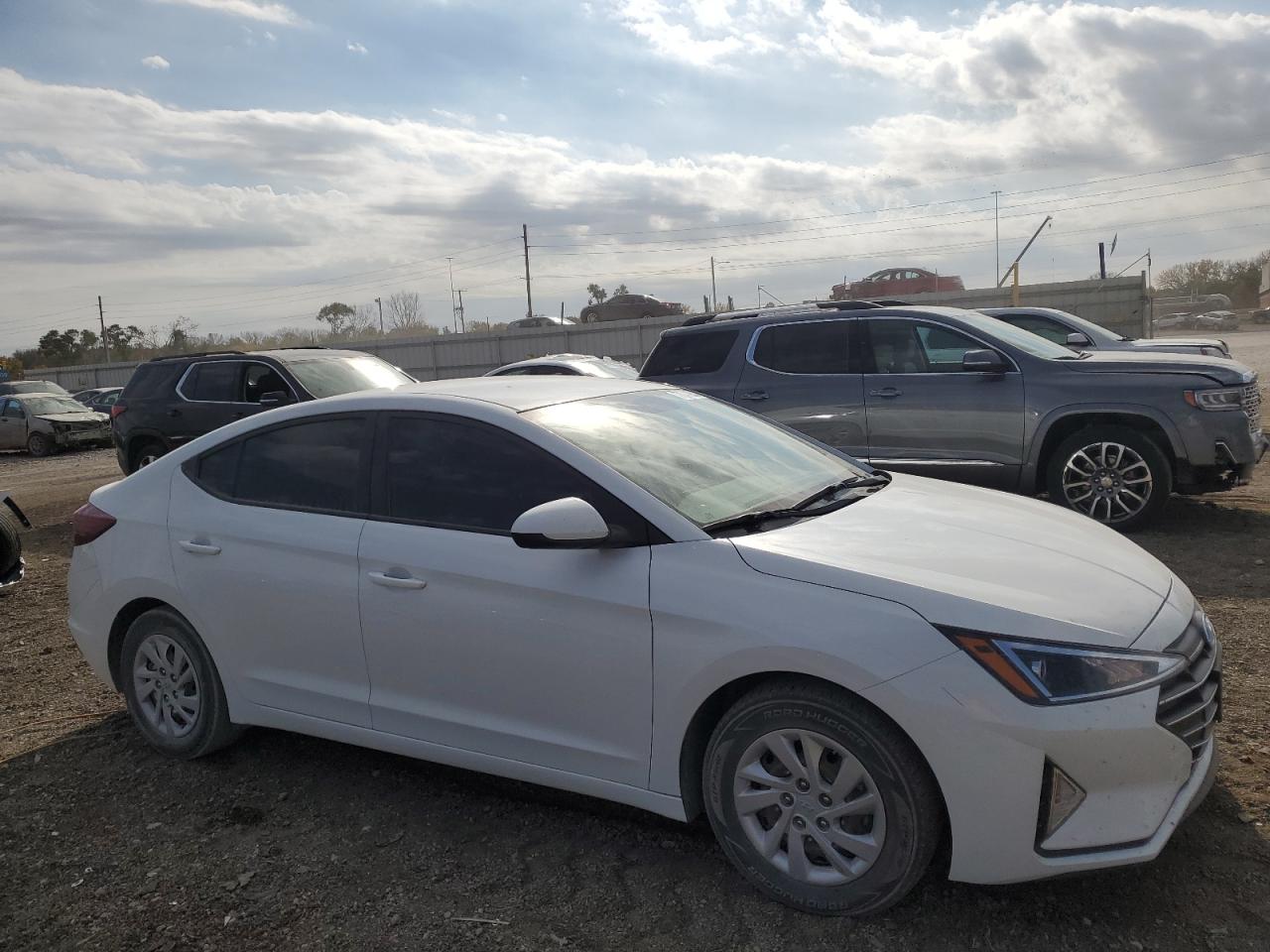 2019 Hyundai Elantra - Image 4