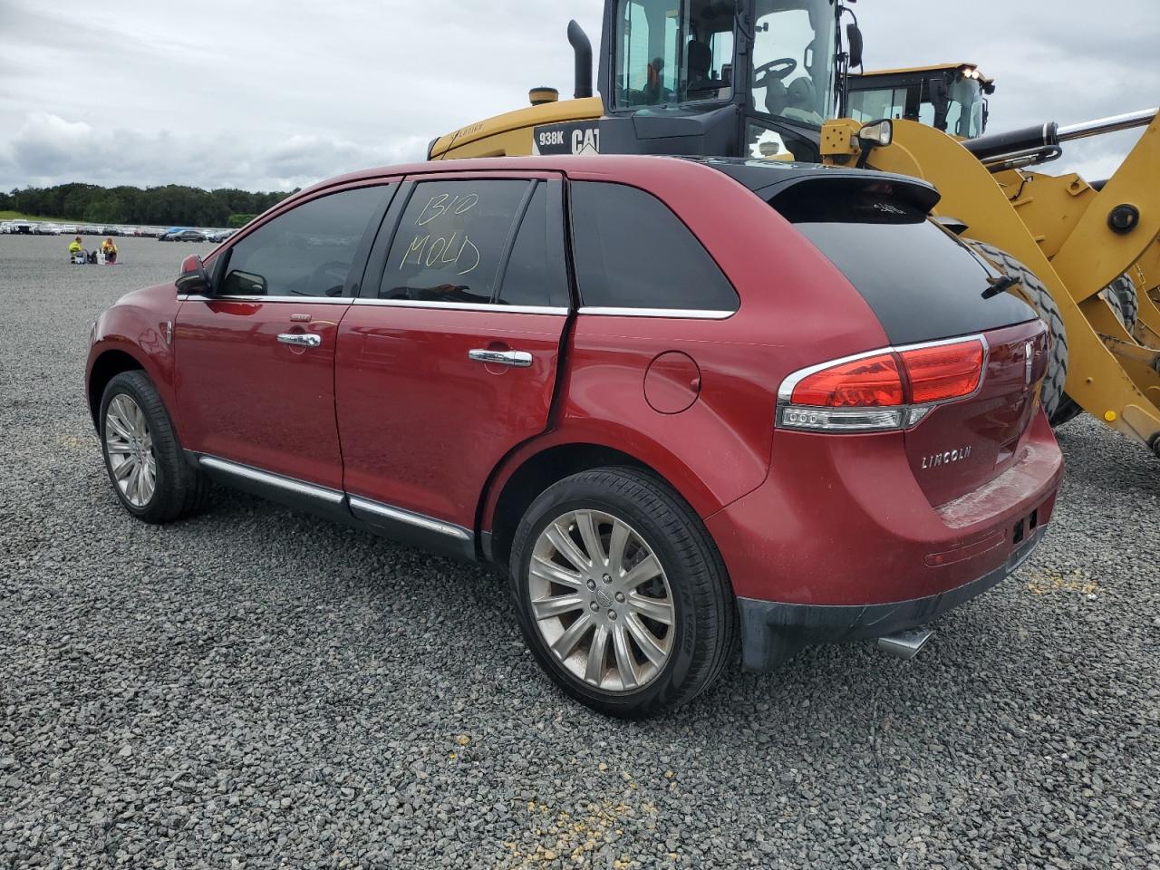 2013 Lincoln MKX - Image 2