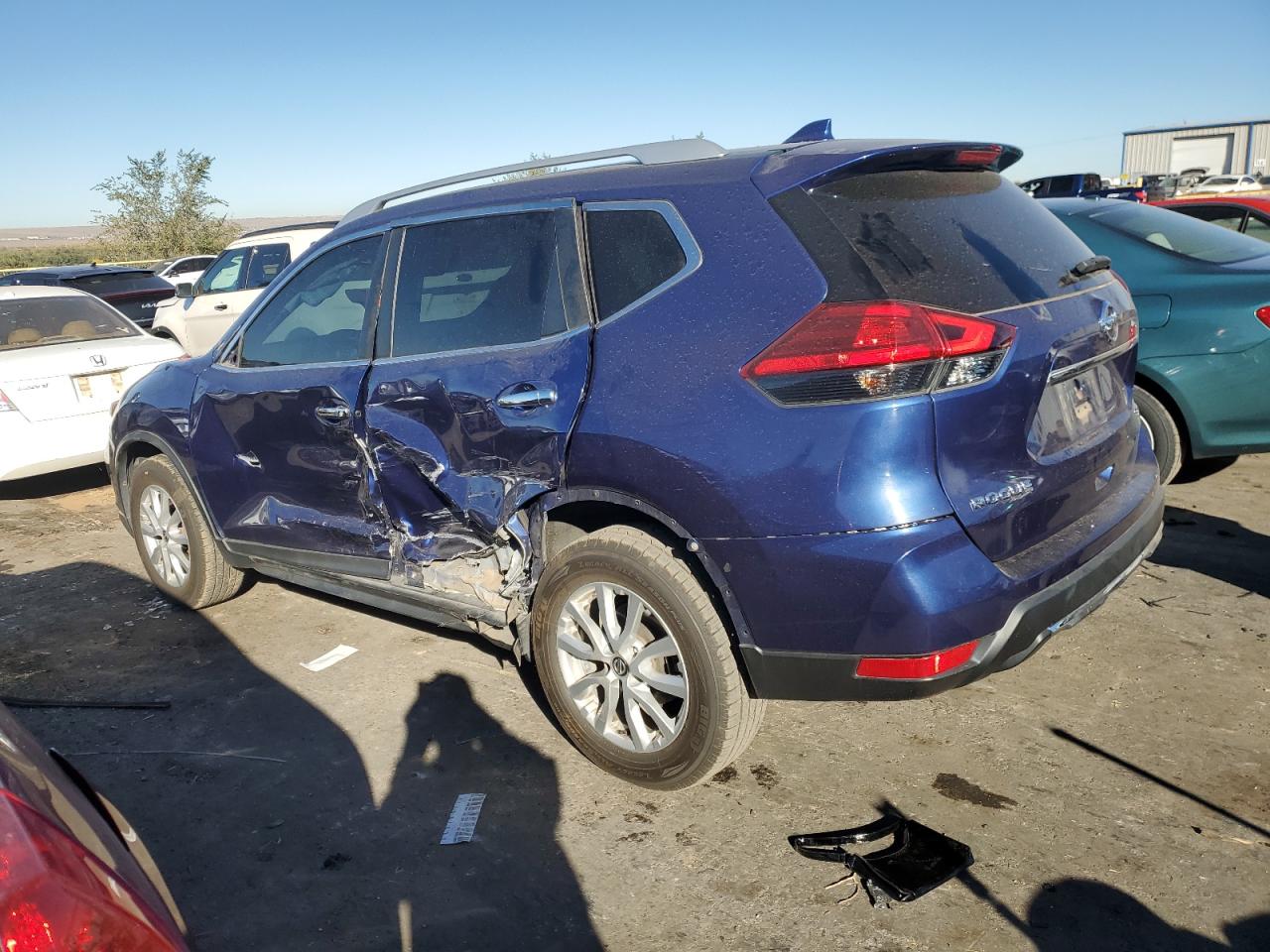 2017 Nissan Rogue - Image 2