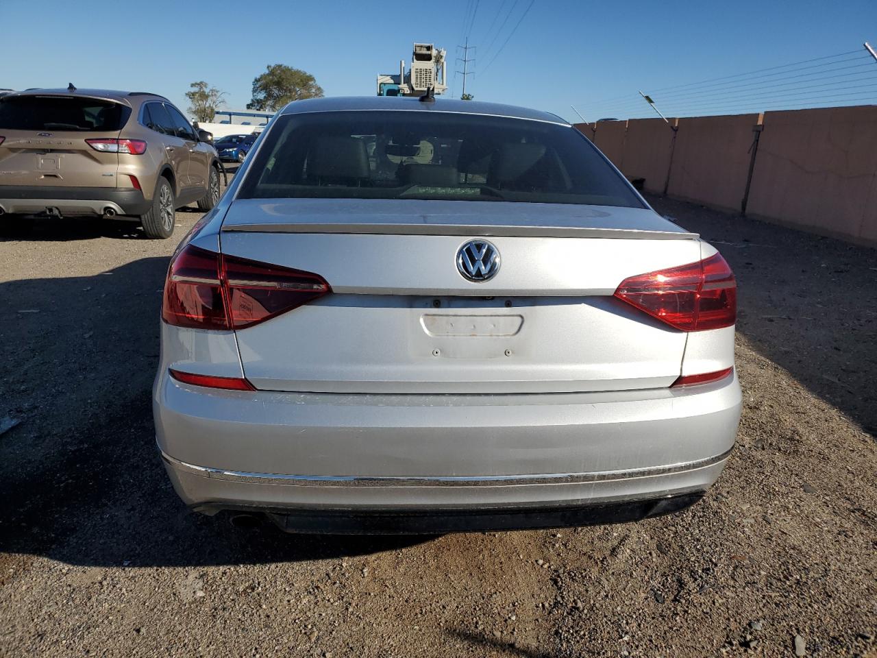 2018 Volkswagen Passat - Image 6