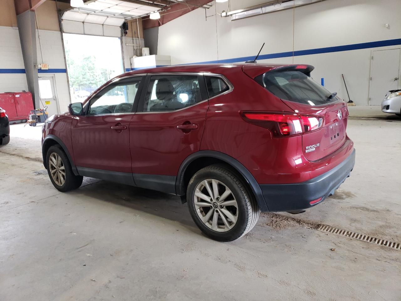 JN1BJ1CP5KW227885 2019 NISSAN ROGUE - Image 2