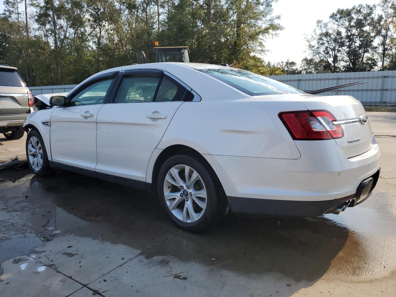 2011 Ford Taurus - Image 2
