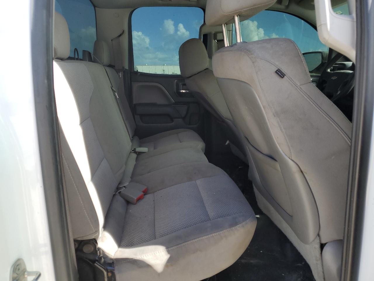 2015 Chevrolet Silverado - Image 11