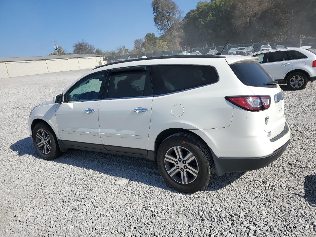 1GNKVHKDXFJ124439 2015 CHEVROLET TRAVERSE - Image 2