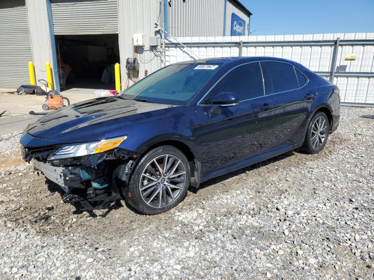 4T1F11BK4MU027935 2021 TOYOTA CAMRY - Image 1