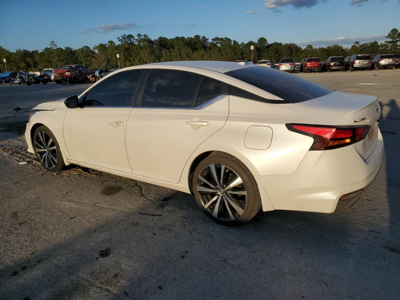 2020 Nissan Altima - Image 2