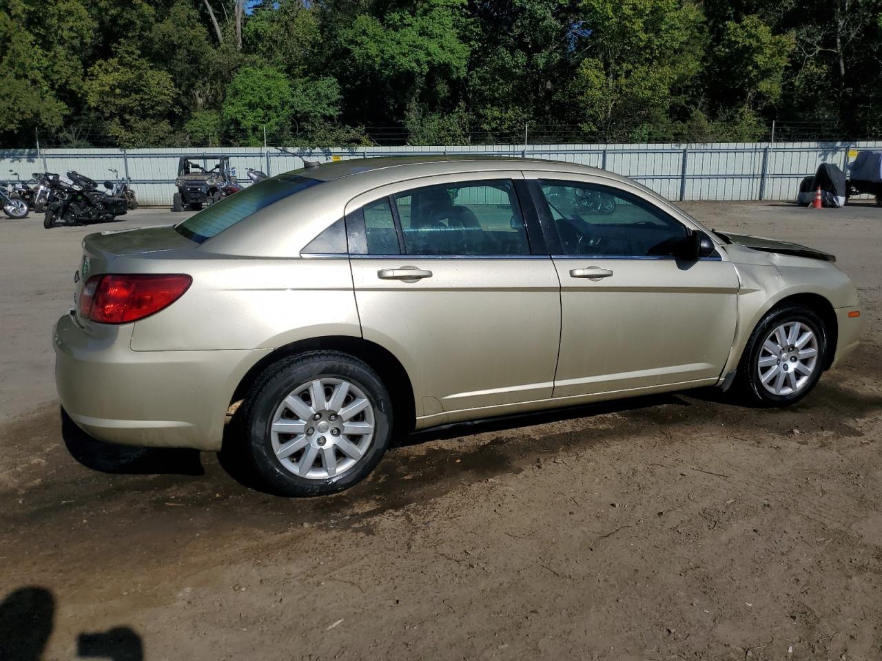 2010 Chrysler Sebring - Image 3