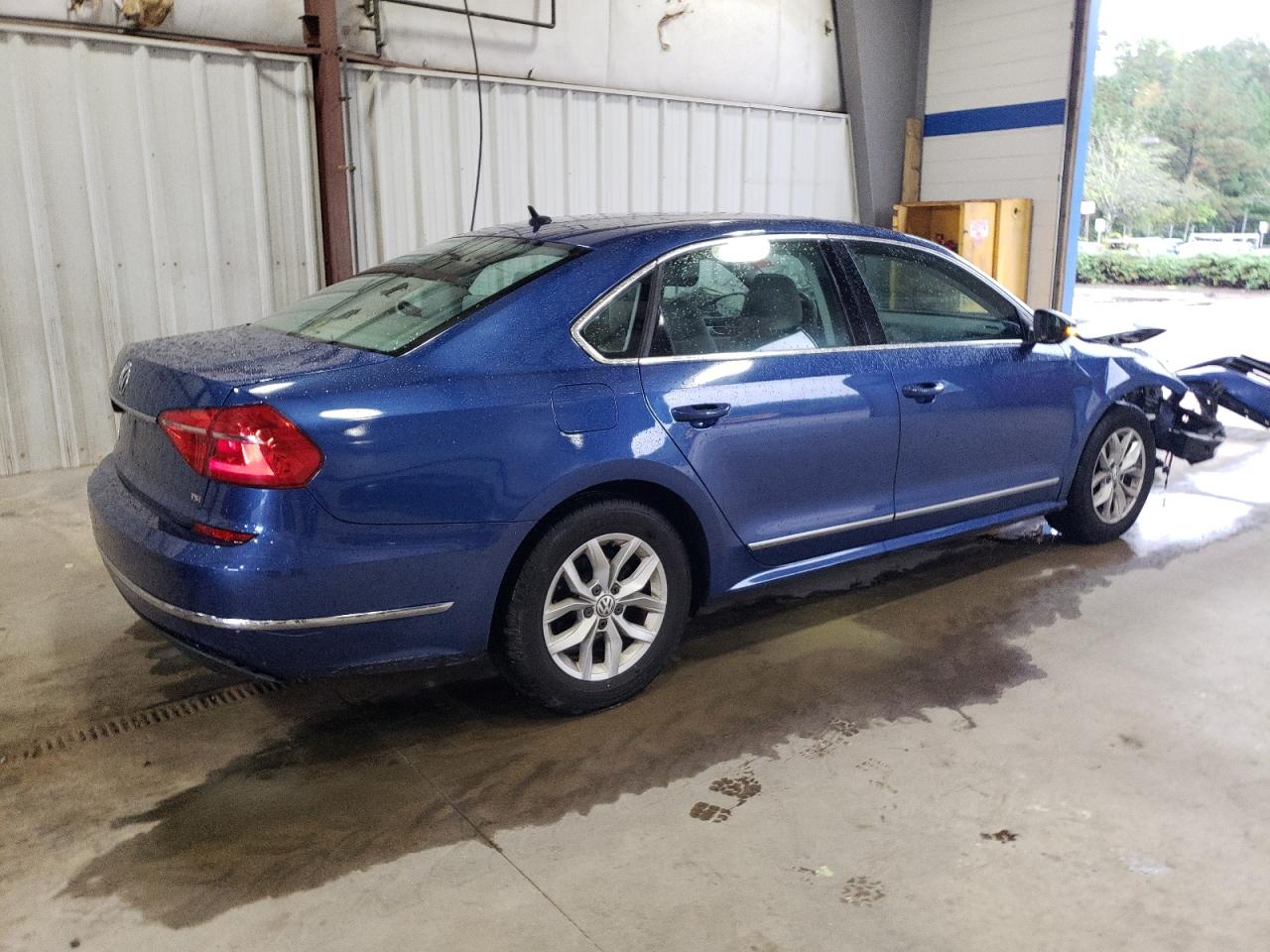 2016 Volkswagen Passat - Image 3