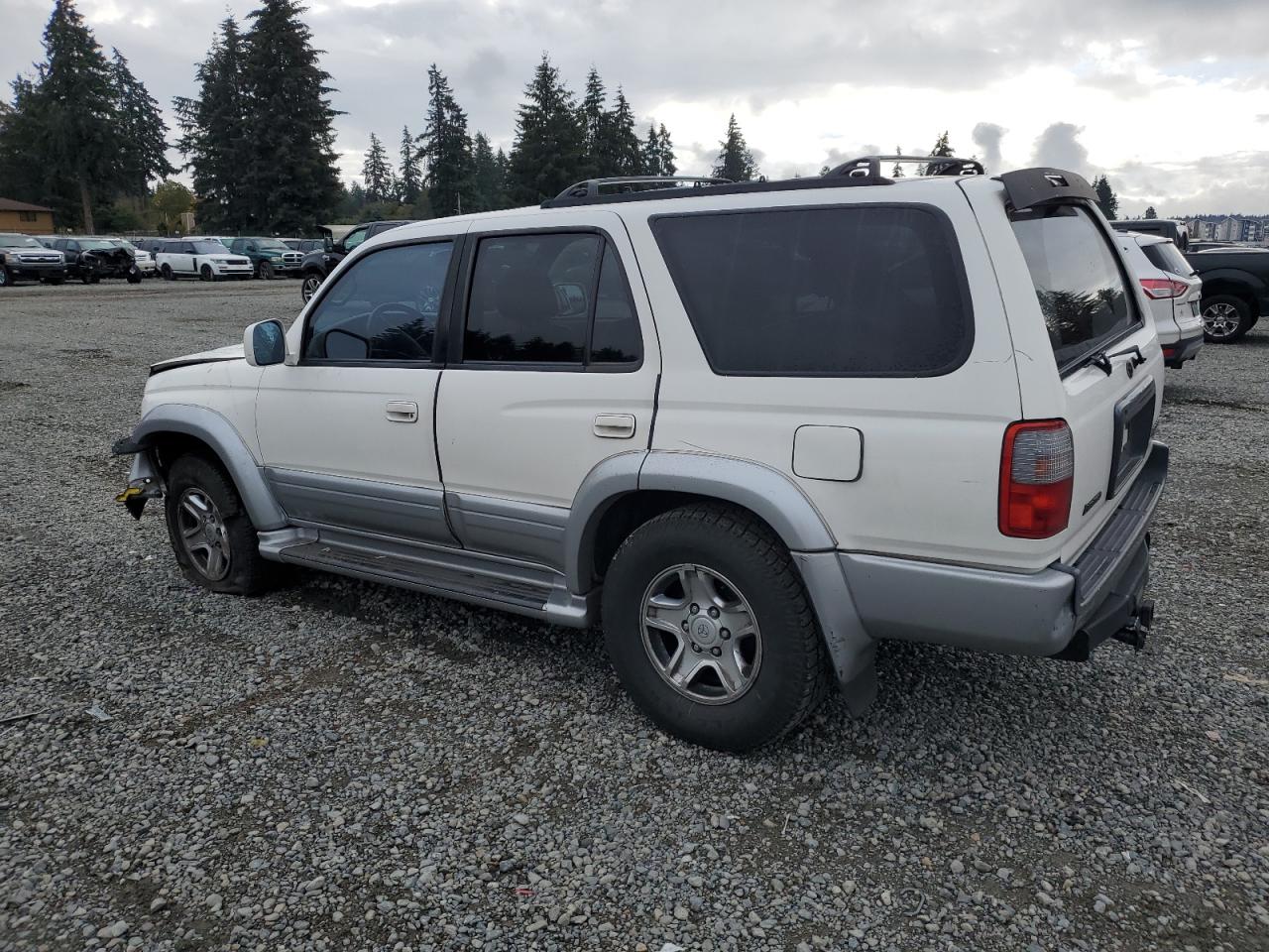 2000 Toyota 4Runner - Image 2