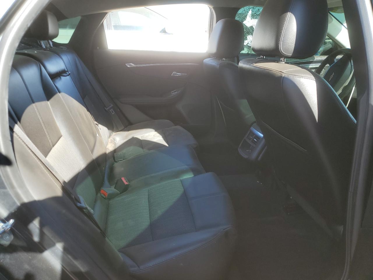 2015 Chevrolet Impala - Image 10