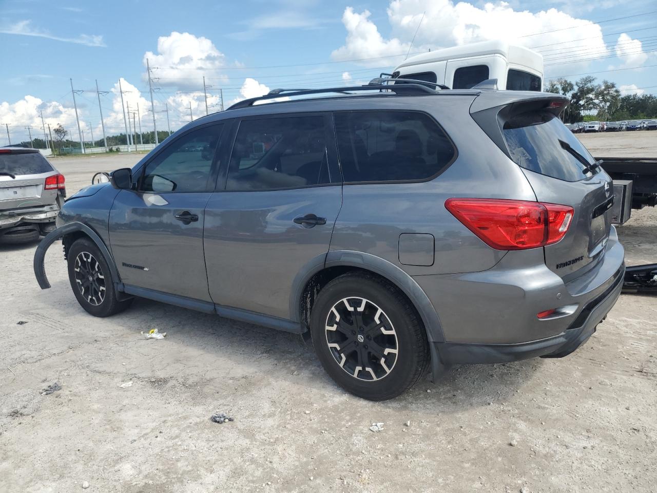 2019 Nissan Pathfinder - Image 2