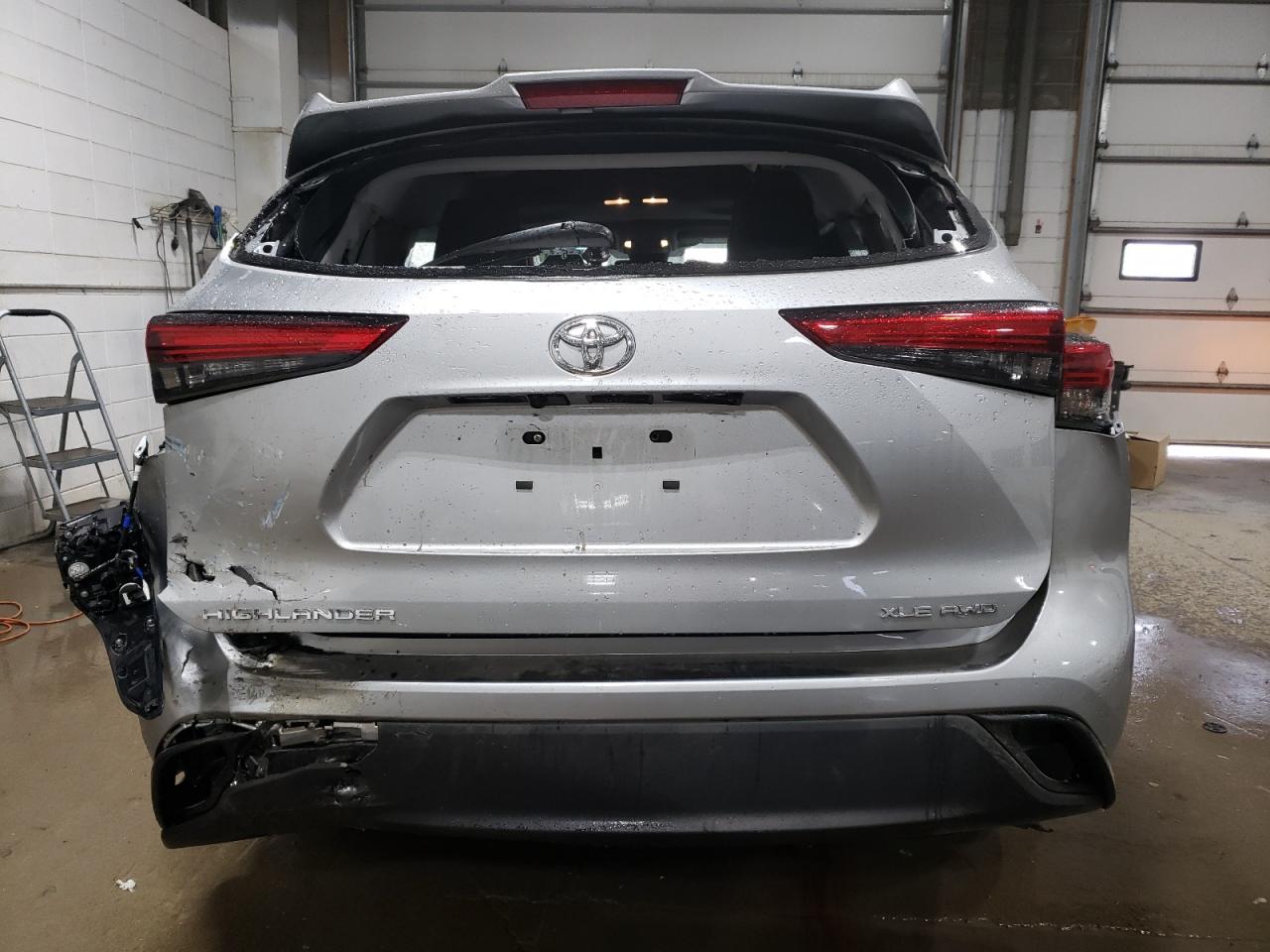 2021 Toyota Highlander Xle VIN: 5TDGZRBHXMS556914 Lot: 75556684