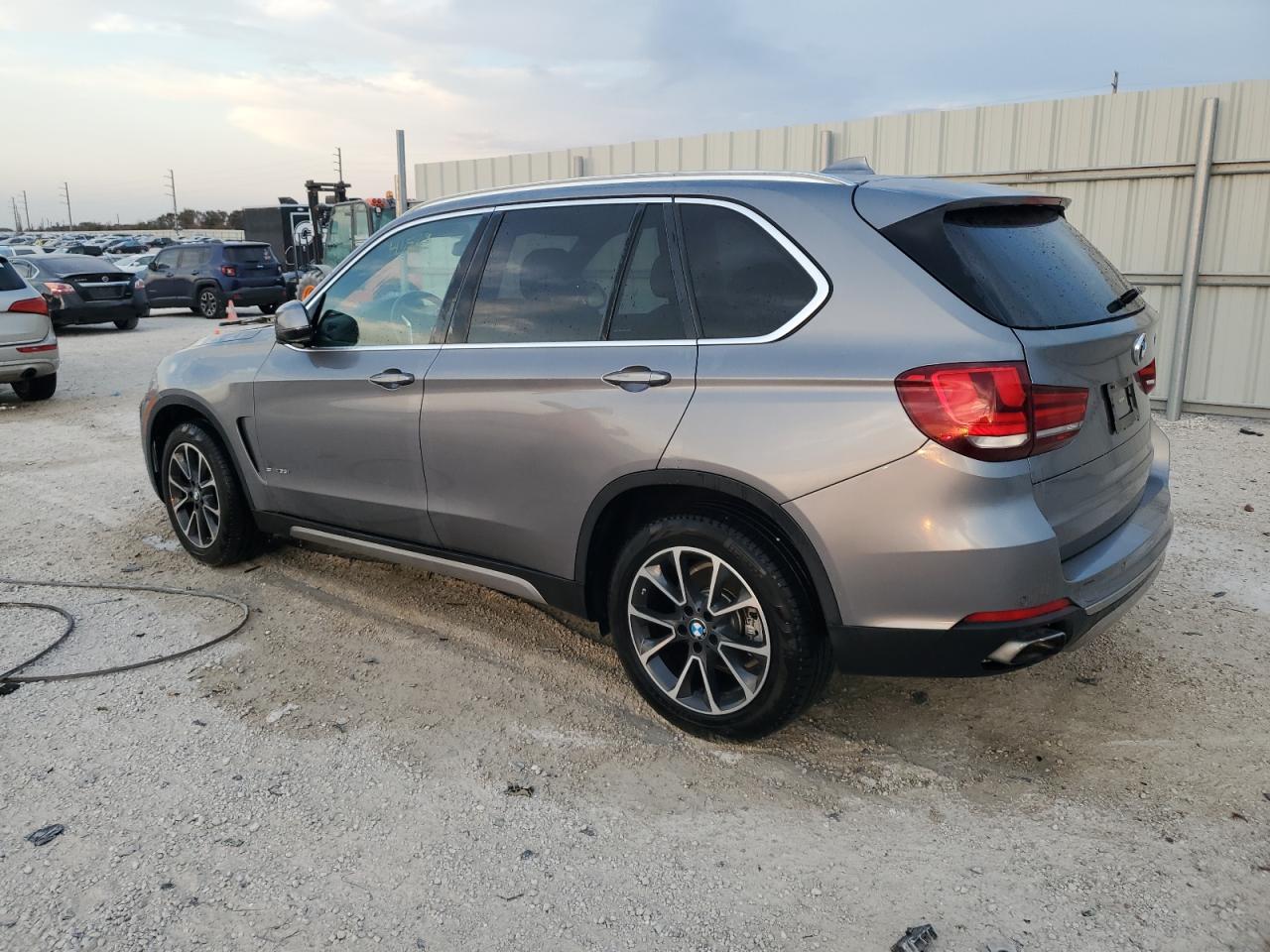 5UXKR2C50J0Z20714 2018 BMW X5 - Image 2
