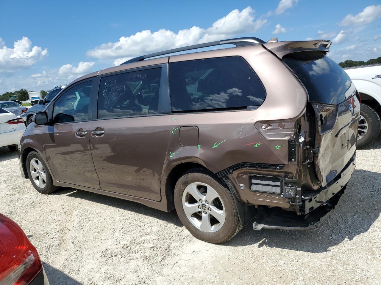 5TDKZ3DCXLS075181 2020 TOYOTA SIENNA - Image 2