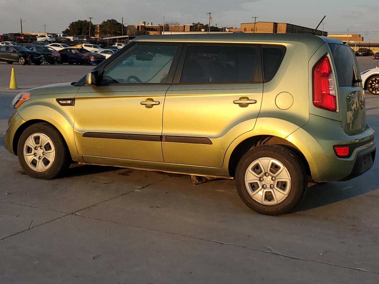 VIN KNDJT2A59D7589712 2013 KIA SOUL no.2