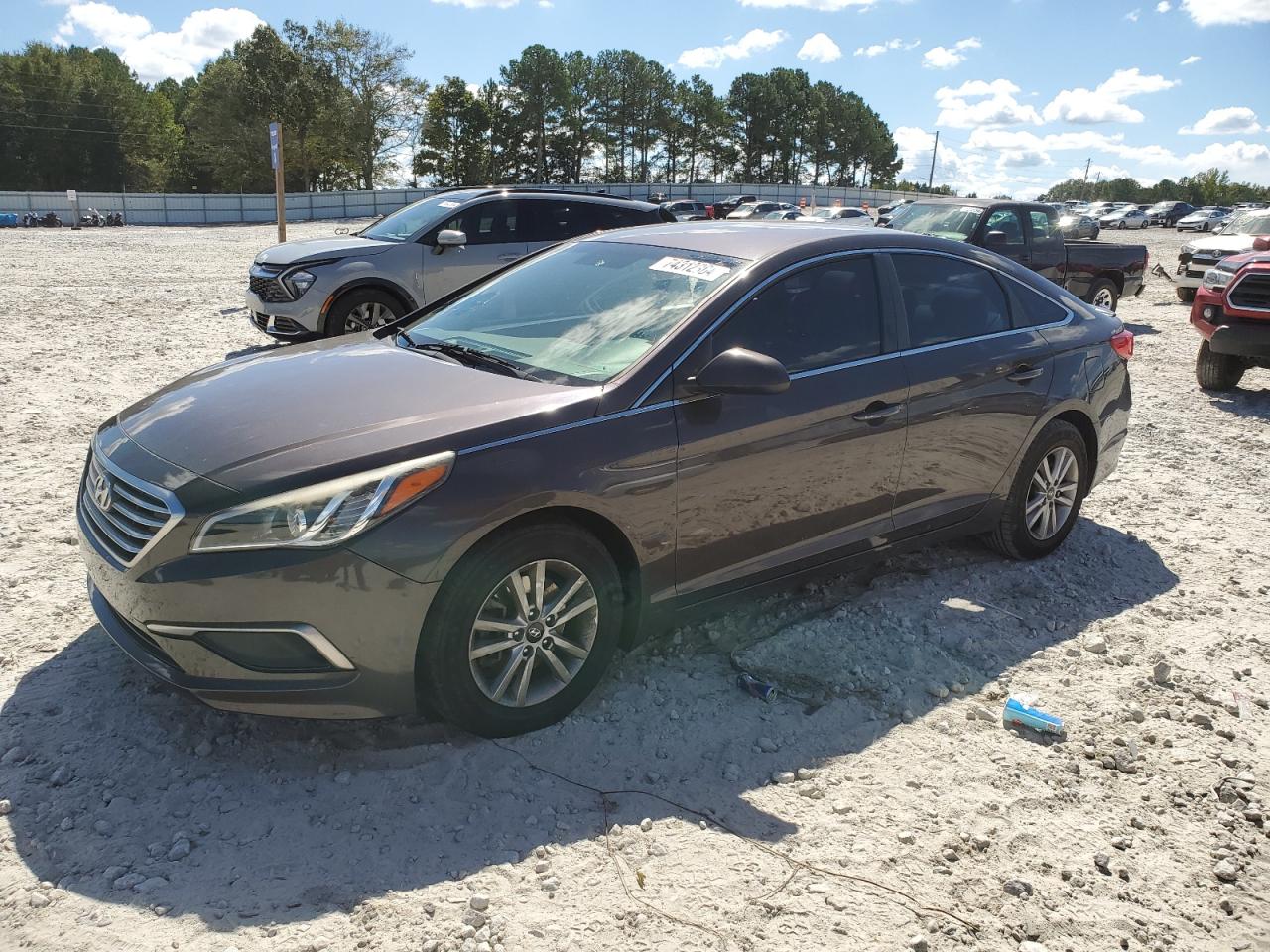 5NPE24AF0HH526346 2017 HYUNDAI SONATA - Image 1