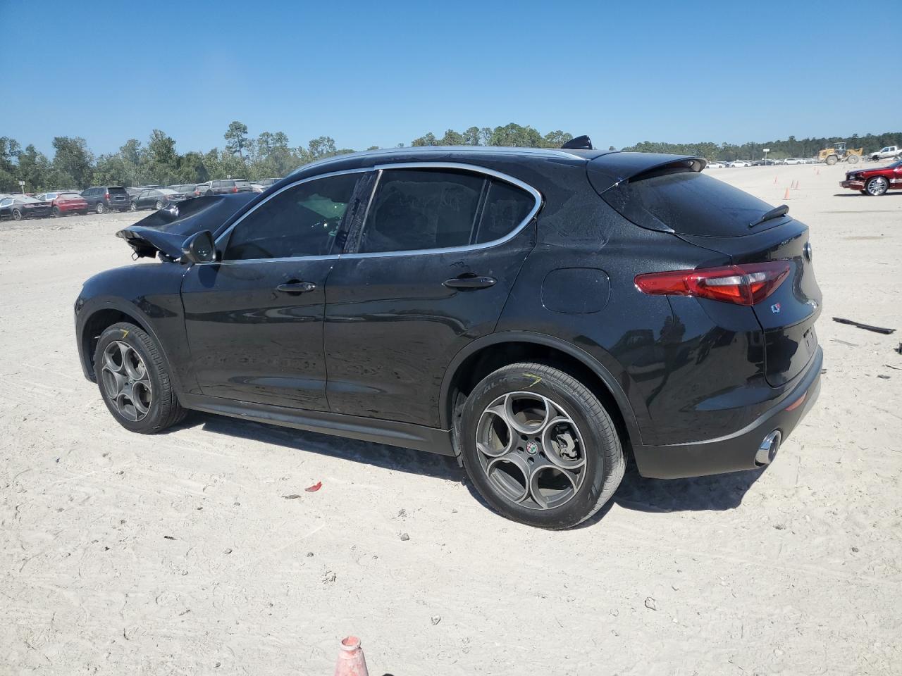2018 Alfa Romeo Stelvio - Image 2
