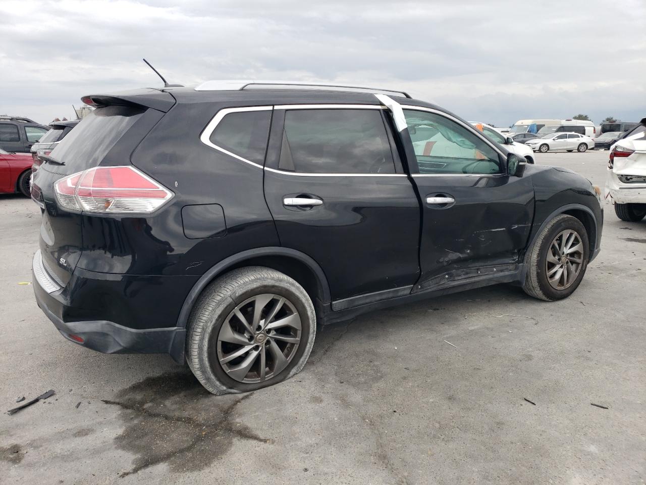 2015 Nissan Rogue - Image 3