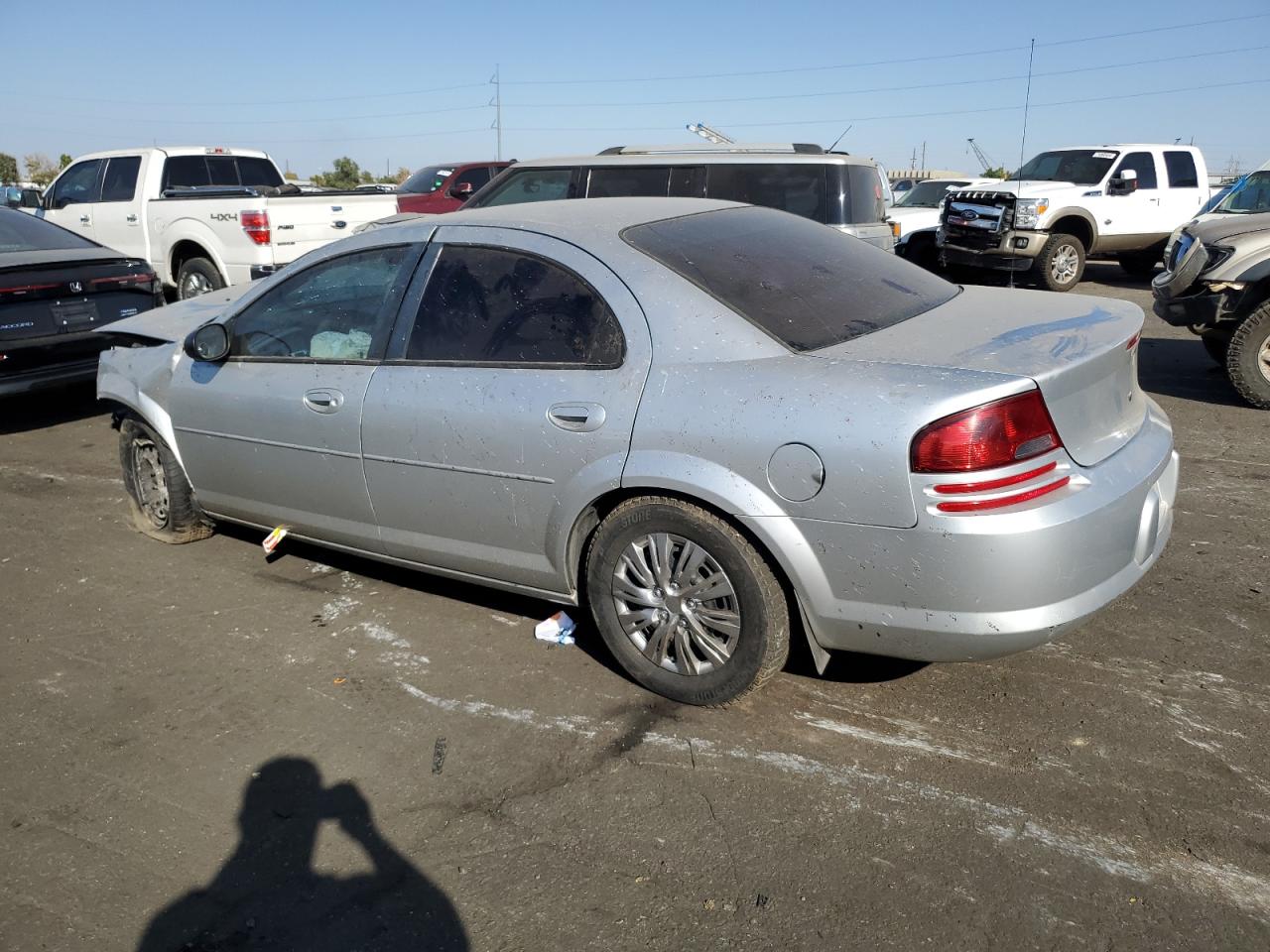2005 Dodge Stratus - Image 2