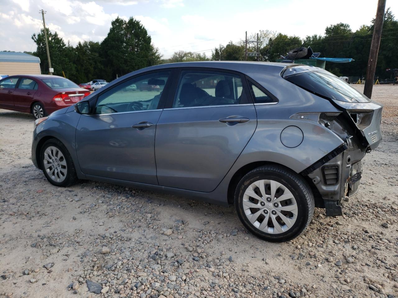 2016 Hyundai Elantra - Image 2