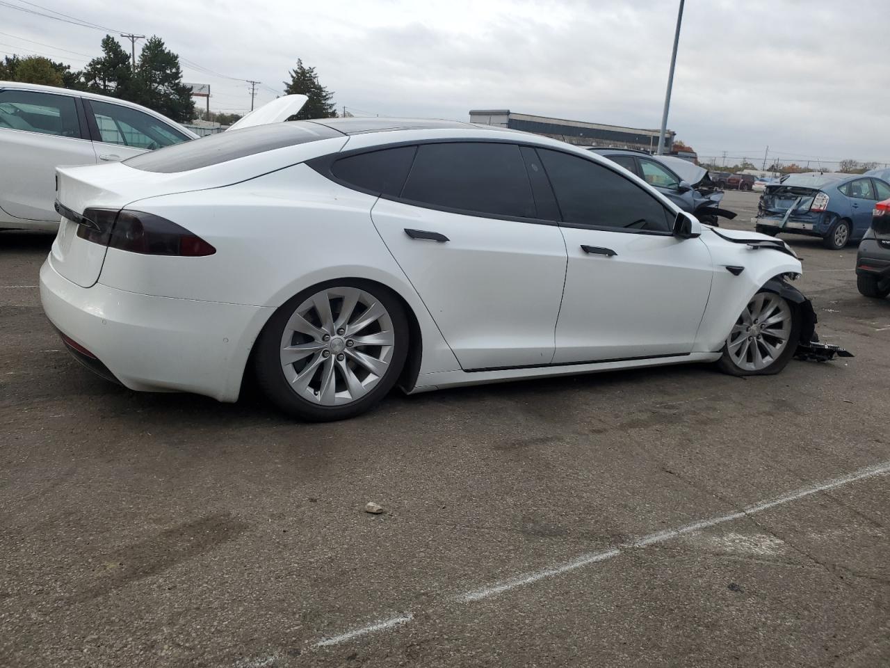 VIN 5YJSA1E21JF260318 2018 TESLA MODEL S no.3