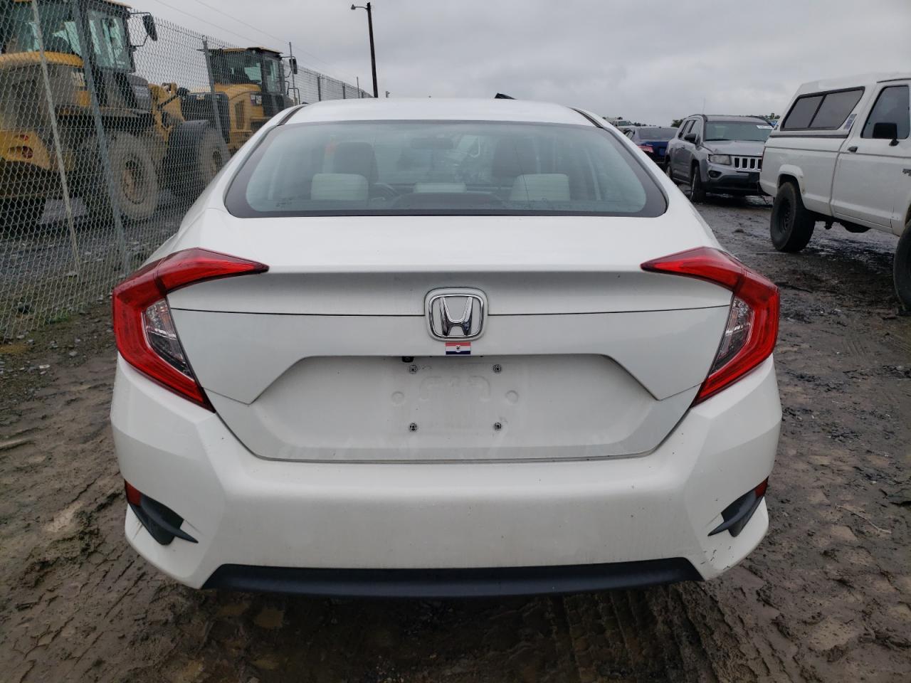 2HGFC2F5XJH591792 2018 Honda Civic Lx