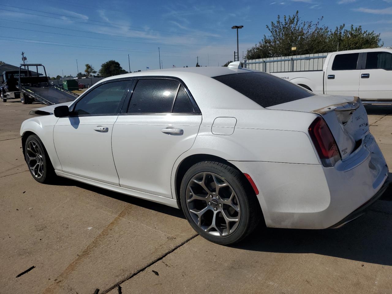 VIN 2C3CCABT8FH743452 2015 CHRYSLER 300 no.2