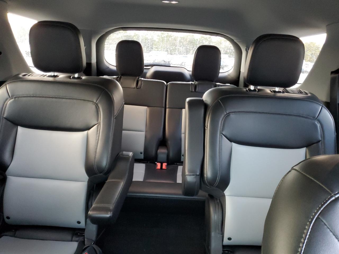 2022 Ford Explorer - Image 10